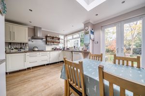 Kitchen diner angle 1- click for photo gallery